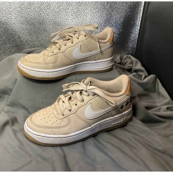 Nike Air Force 1 Low Flowers Sneakers Girls Beige Size 3Y Logo Low Top Comfort - Picture 1 of 10